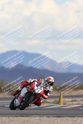 media/Nov-16-2025-Race Pace (Sun) [[8c5fa54630]]/Non Verified Riders (1st 20 Minutes)/5-Turn 15 (110pm)/